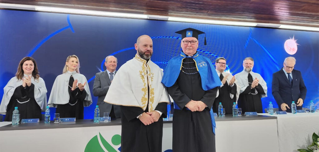Título Doutor Honoris Causa recebido da Unoesc