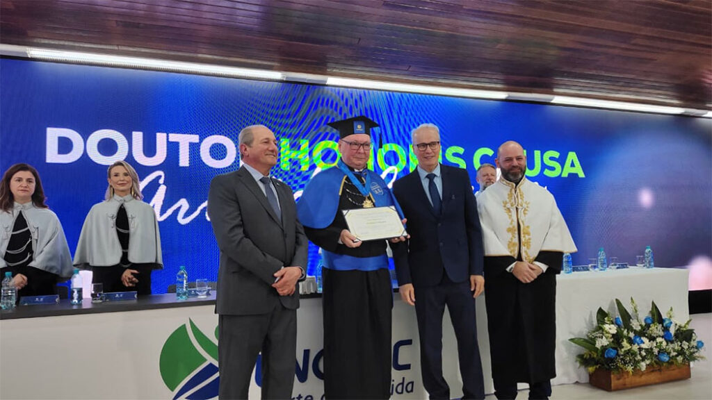Título Doutor Honoris Causa recebido da Unoesc