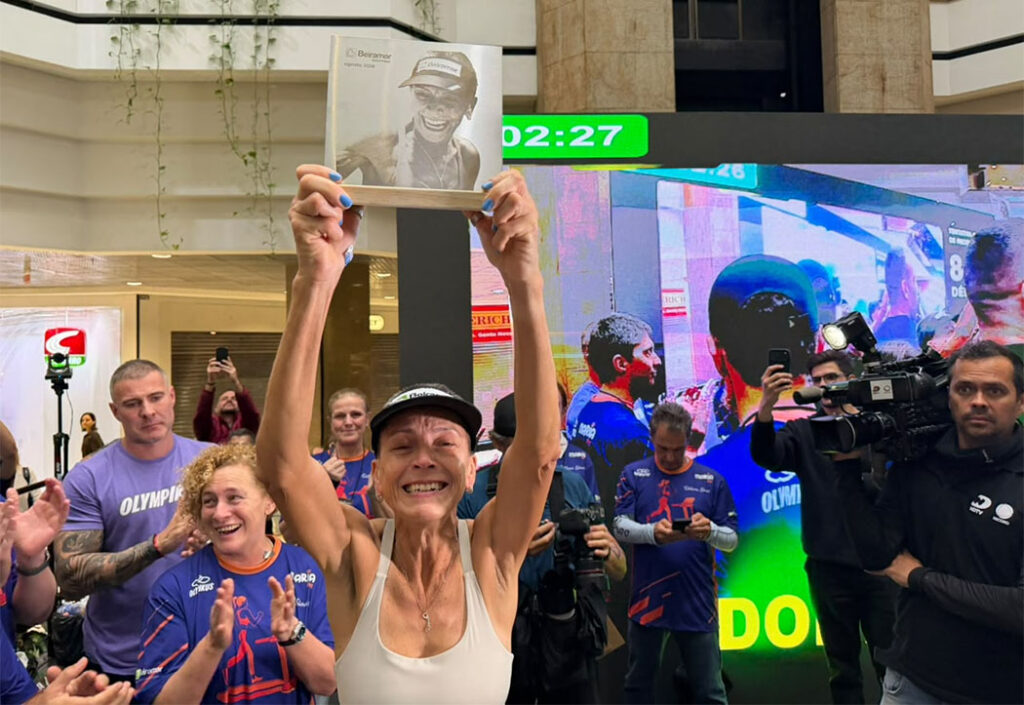 Aos 55 anos, Débora Simas corre mais de 846 km em sete dias e quebra recorde mundial