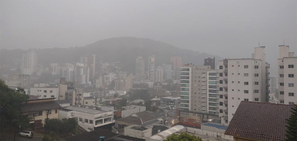 El Niño deve intensificar chuvas na primavera em Santa Catarina, aponta Fórum Climático