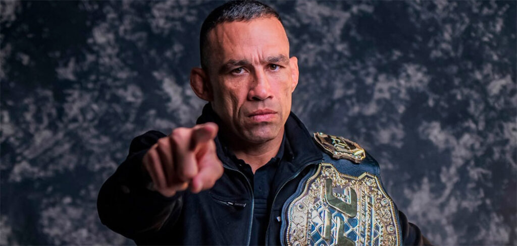 Fabrício Werdum leva lições de campeão ao palco do SEI26 em Içara