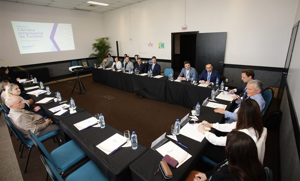 Turismo catarinense debate voos regionais, reforma tributária e sustentabilidade no Encatho & Exprotel 2026