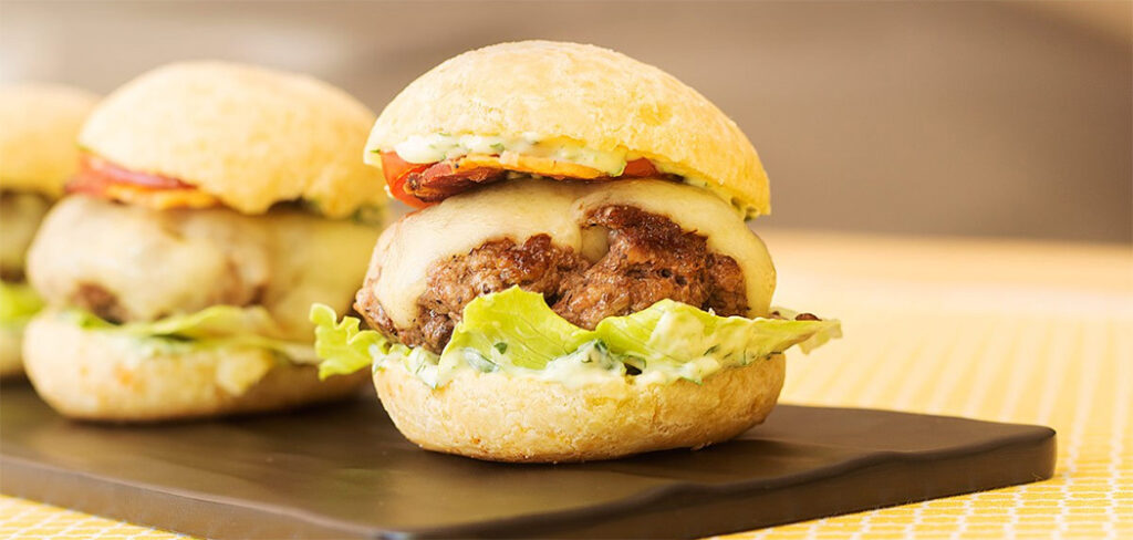 Dia do Pão de Queijo (17/08): descubra como preparar uma receita inusitada para celebrar a data