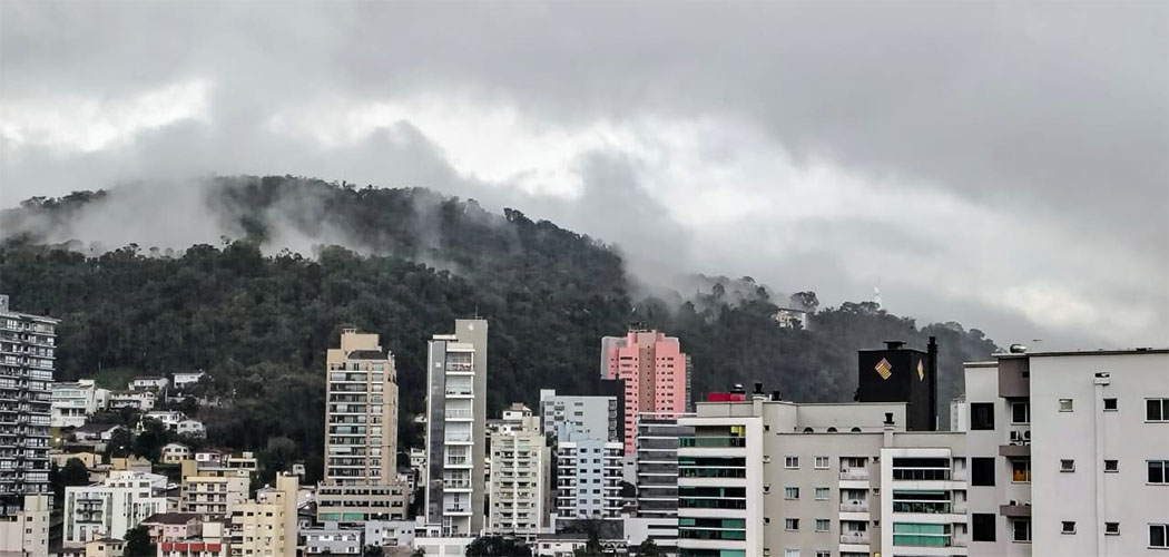 SC tem risco de temporais com granizo e chuva intensa nos próximos dias