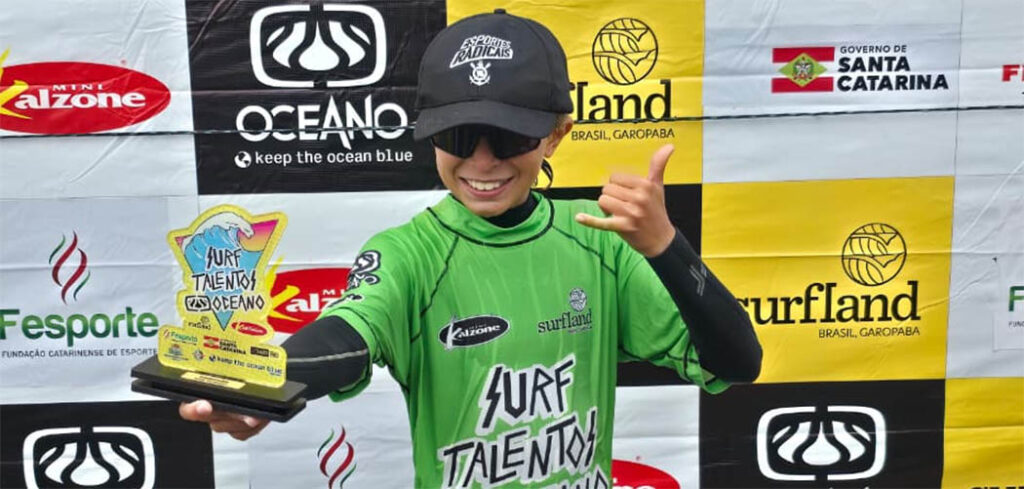 Kaleb Henrique conquista título na categoria Sub-14 em etapa de surf de base em São Francisco do Sul