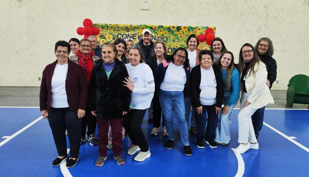 Projeto Conectando Gerações aproxima estudantes e idosos em Joaçaba
