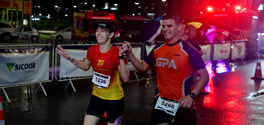 Corrida do Fogo do centenário leva 2 mil inscritos à Beira-Mar Continental debaixo de chuva