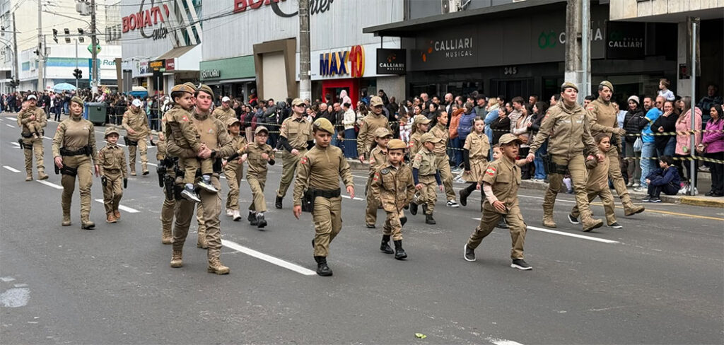 Com mais de 50 instituições participantes, desfile de 7 de setembro em Joaçaba foi um dos maiores de SC