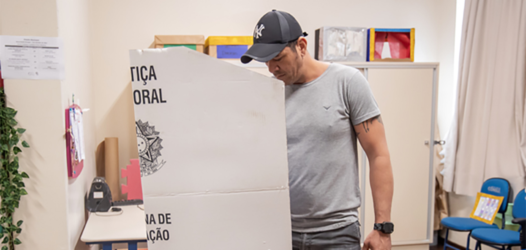 Eleitorado em Santa Catarina é composto por mais adultos e pessoas solteiras nas Eleições 2026