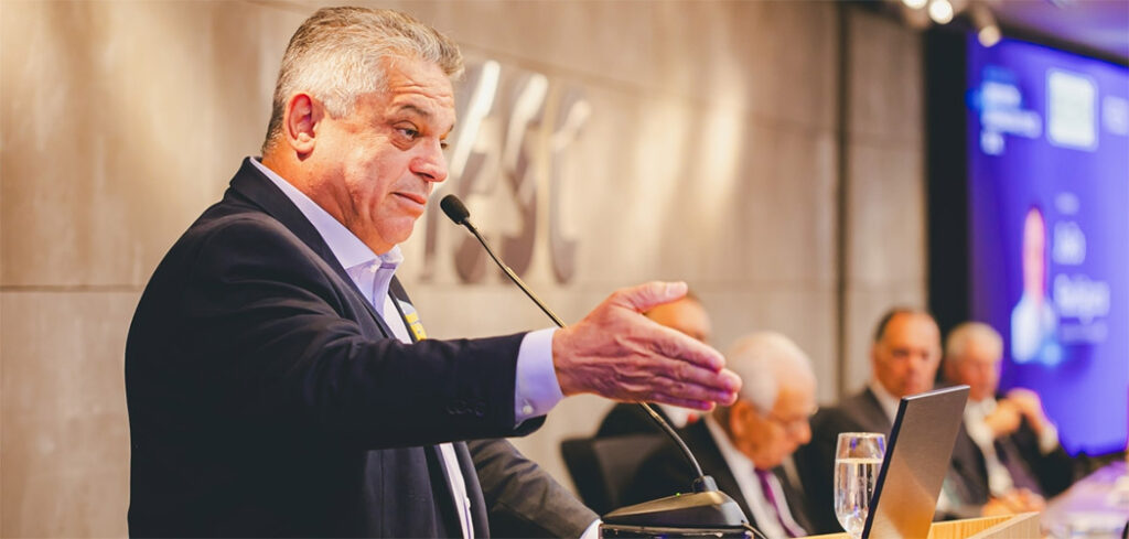 Na FIESC, candidatos a governador assinam compromisso de não elevar carga tributária