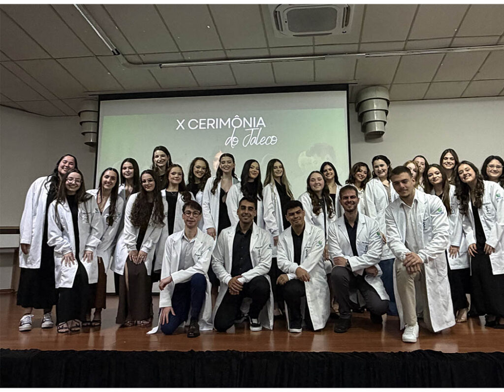 Cerimônia do Jaleco marca o início da trajetória da 46ª turma de Medicina da Unoesc Joaçaba