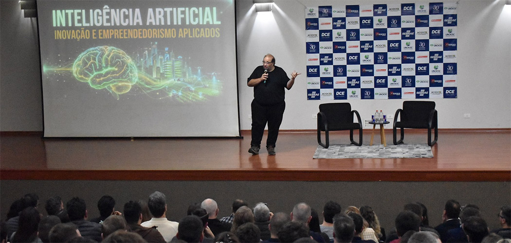 Sérgio Sacani lota auditório da Unoesc na abertura da Semana Acadêmica de Administração