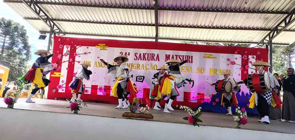 Entre cerejeiras, sabores e tradições, Frei Rogério celebra a cultura japonesa em SC