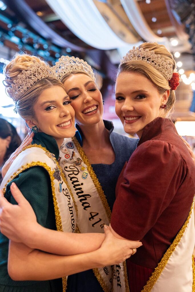 Oktoberfest Blumenau elege realeza para 2027 e inicia novo ciclo de divulgação da festa