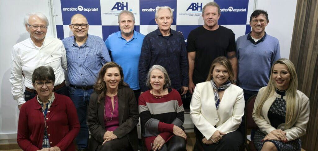 Margot Rosenbrock Libório é reeleita Diretora-presidente da ABIH-SC para biênio 2027-2028