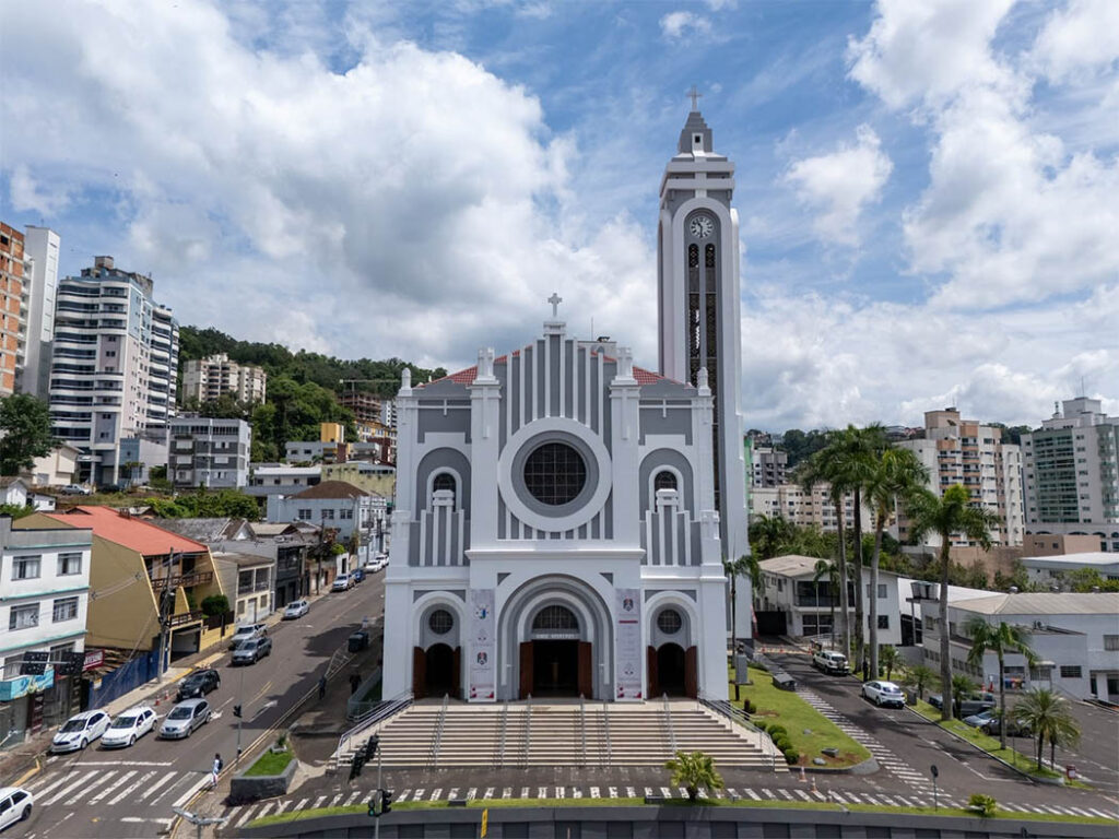 Santuário Catedral Santa Teresinha do Menino Jesus lança programação rumo ao seus 100 anos com foco na fé, vocações e espiritualidade