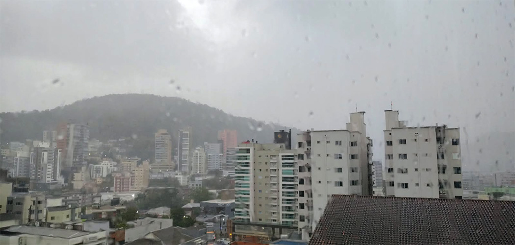 Chuva permanece em SC no fim de semana e no feriado segunda-feira (12)