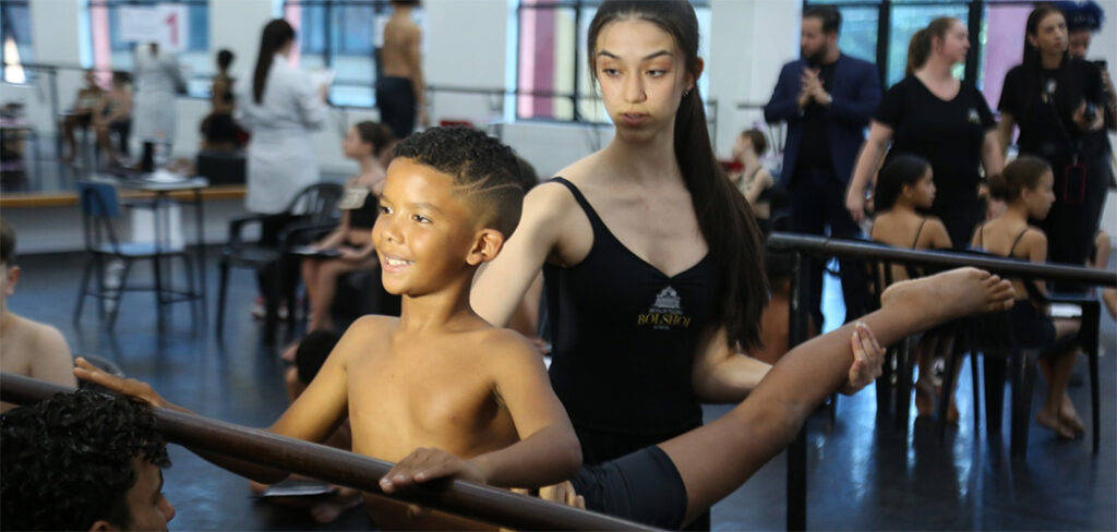 Escola Bolshoi recebe cerca de 300 finalistas para seleção de 40 vagas em 2027