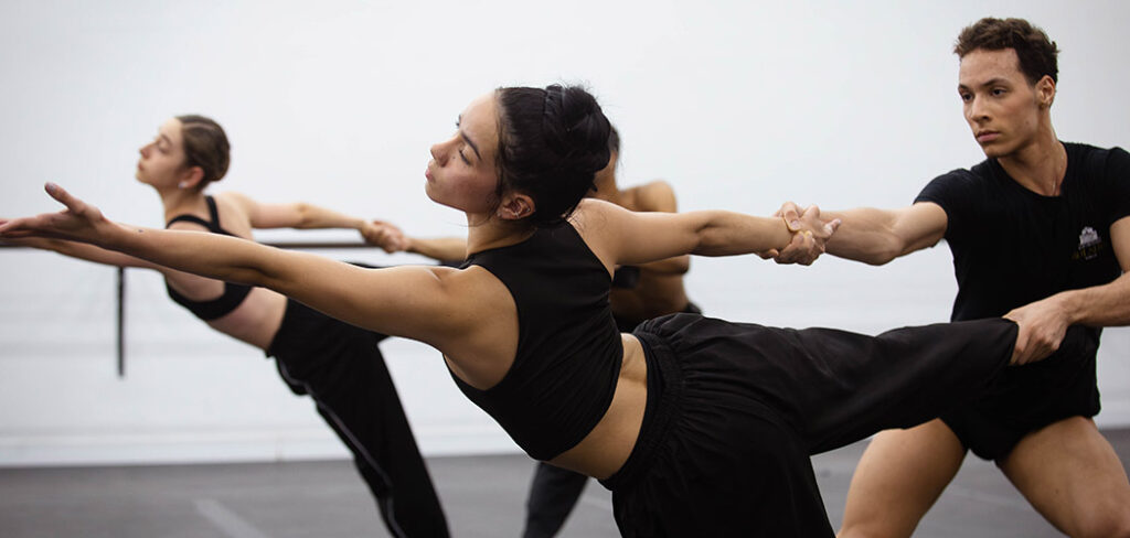 Escola Bolshoi estreia balé contemporâneo “Por Sorte”, de Alan Keller, em Joinville