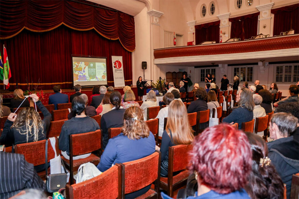 XIV Encontro Catarinense de Escritores e Leitores celebra a palavra em movimento em Joinville
