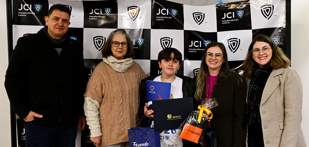 Estudante do CEFREI vence Oratória nas Escolas 2026 e recebe bolsas de estudo em Joaçaba