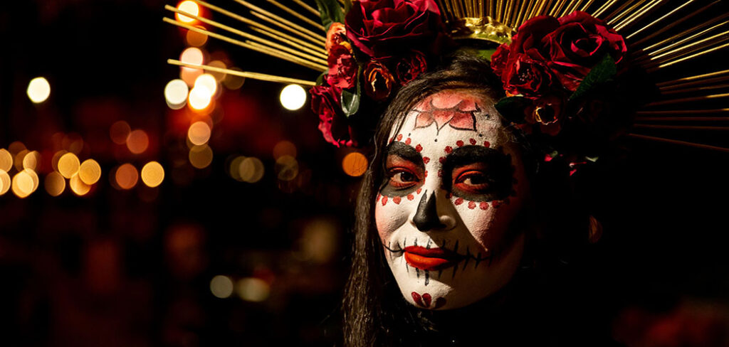 Día de los Muertos em Los Cabos: tradição mexicana transforma celebração em experiência cultural e gastronômica