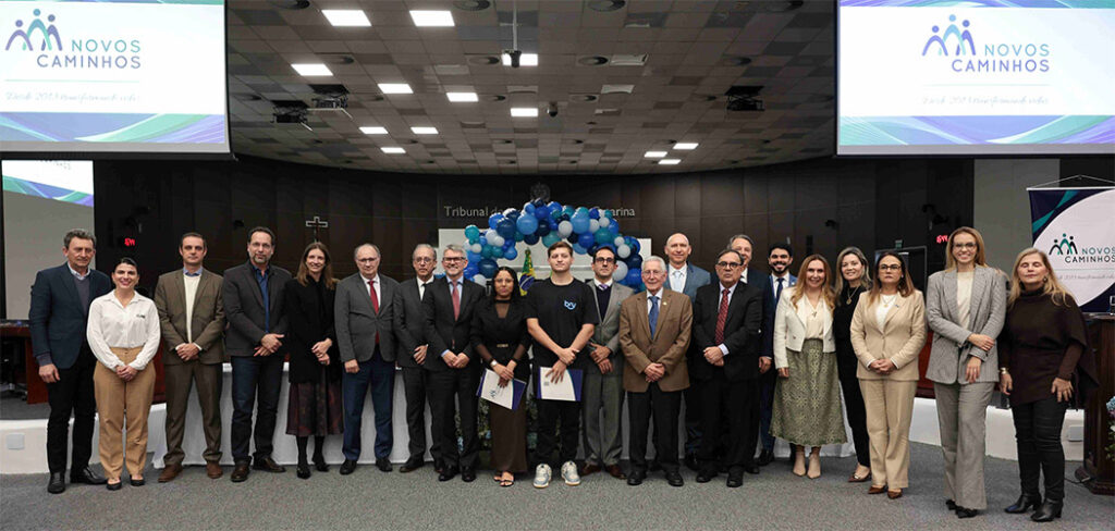 Programa Novos Caminhos homenageia jovens em Santa Catarina