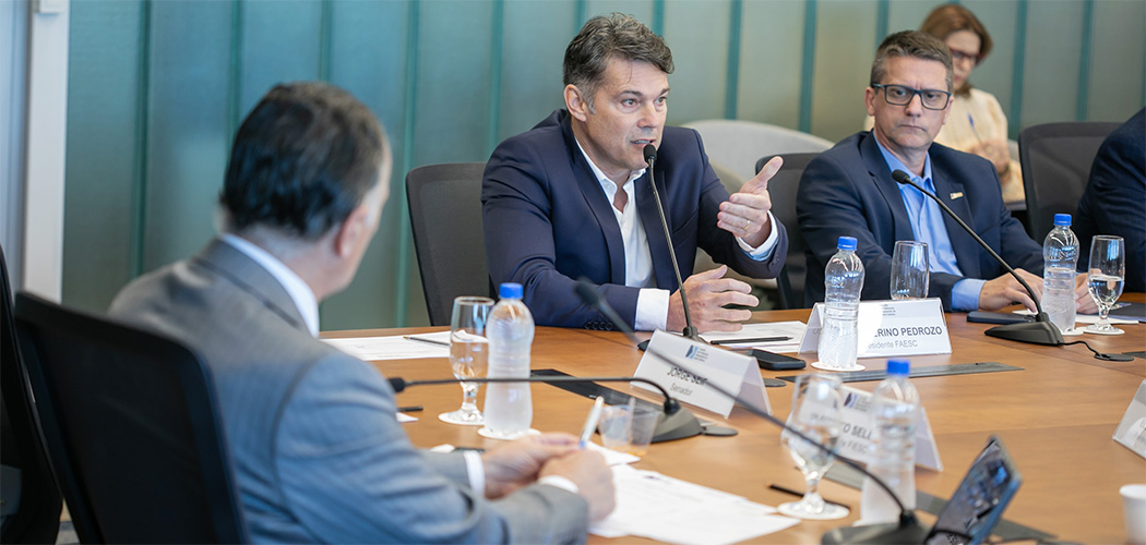 Orçamento para rodovias federais de SC e fim da escala 6X1 preocupam setor produtivo