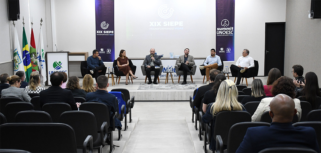 Summit Research Unoesc celebra 30 anos da Universidade com debates e lançamento de livro