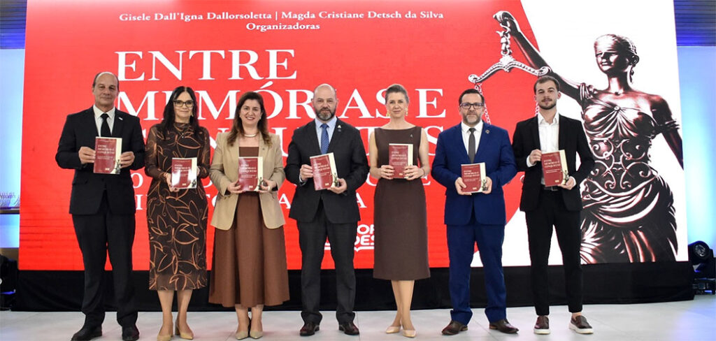 Curso de Direito da Unoesc Joaçaba comemora 40 anos com homenagens e lançamento de livro