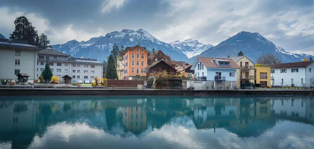 Verão nos Alpes suíços reúne natureza, bem-estar e experiências de contemplação