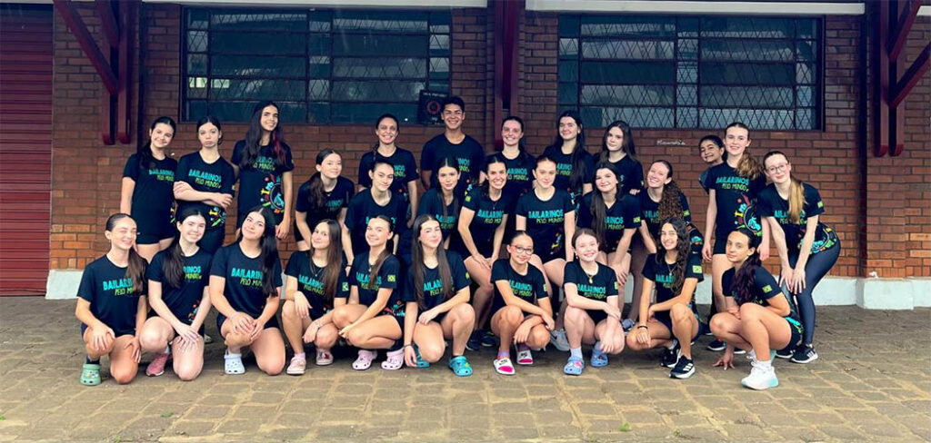 Grupos de dança de Joaçaba levam a cultura brasileira aos palcos da Disney e da NBA, em Orlando