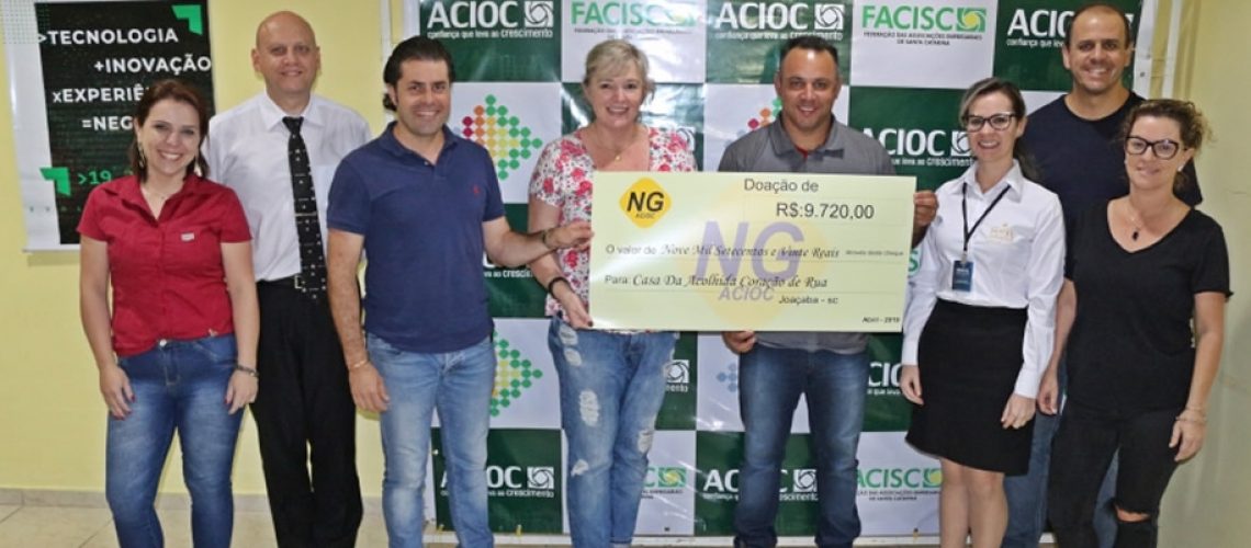 O Núcleo de Gastronomia (NG) da ACIOC realizou a entrega do cheque simbólico ao diretor da Casa