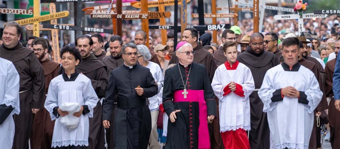 35ª Romaria de Frei Bruno reúne milhares de fiéis em Joaçaba