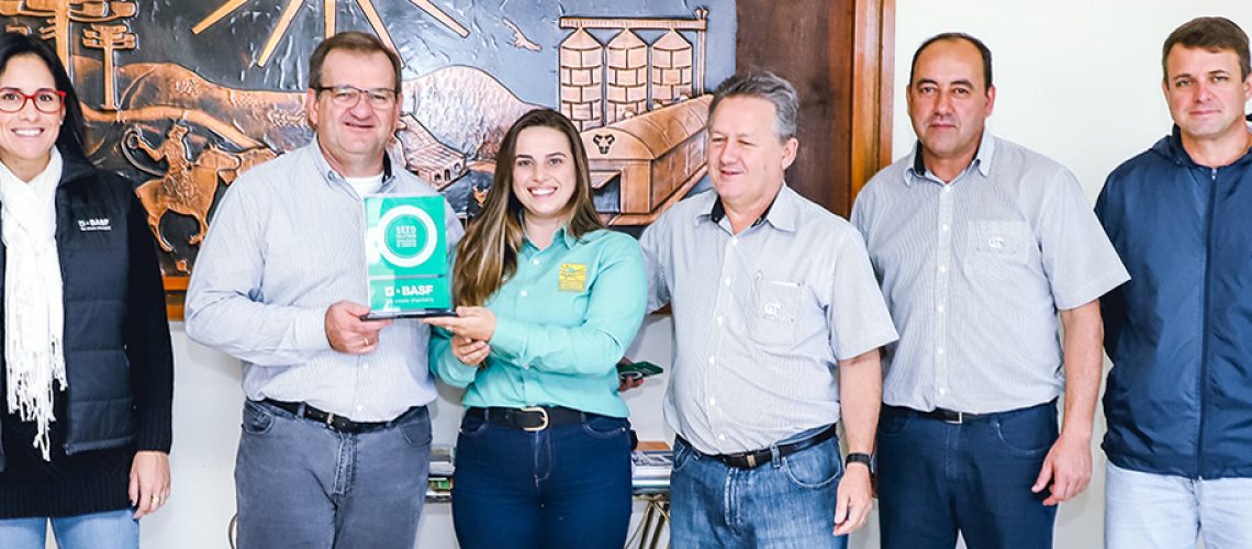 A entrega do selo ocorreu no dia 28 de junho e foi realizada pelos representantes da Basf/Foto: Assessoria de Imprensa