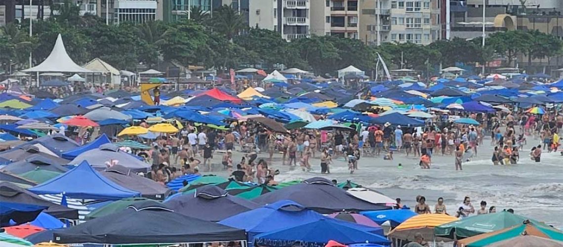 Praia Central de BC segue 100% própria para banho segundo relatório da Emasa