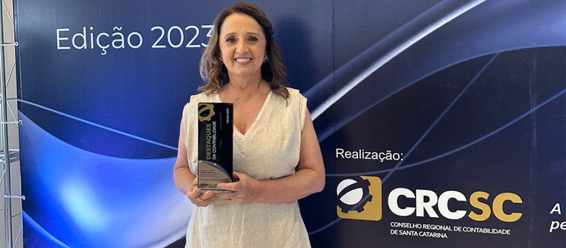 Ardinete Rover, ex-docente da Unoesc, recebe o Prêmio Destaques da Contabilidade 2023
