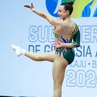 Alice Diniz Schramm, é a campeã sul-americana de ginástica aeróbica na categoria juvenil 