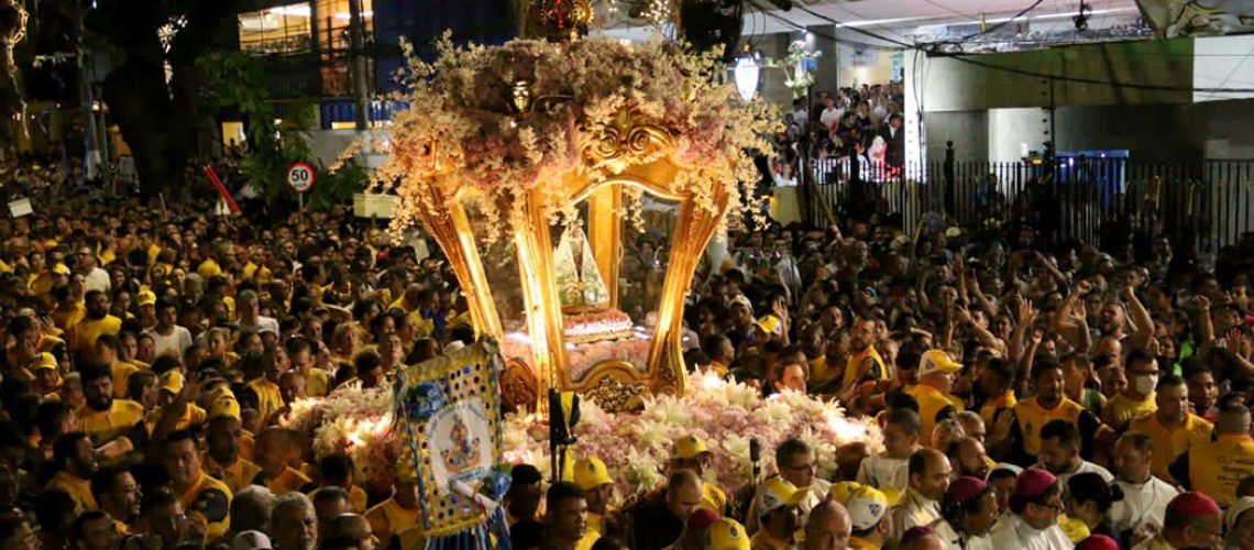 Trasladação leva Rainha da Amazônia à Catedral da Sé em Belém