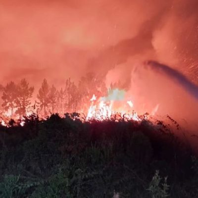 Corpo de Bombeiros Militar de SC trabalha para combater incêndio no Parque da Serra do Tabuleiro