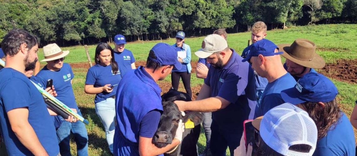 Alunos do Curso Técnico em Zootecnia de Joaçaba visitam propriedades de referência na bovinocultura de leite/Foto: Divulgação Sistema Faesc/Senar/Sindicatos)