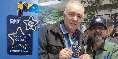 Jornalista Evandro Novak recebe a Credencial Ouro da BNT Mercosul