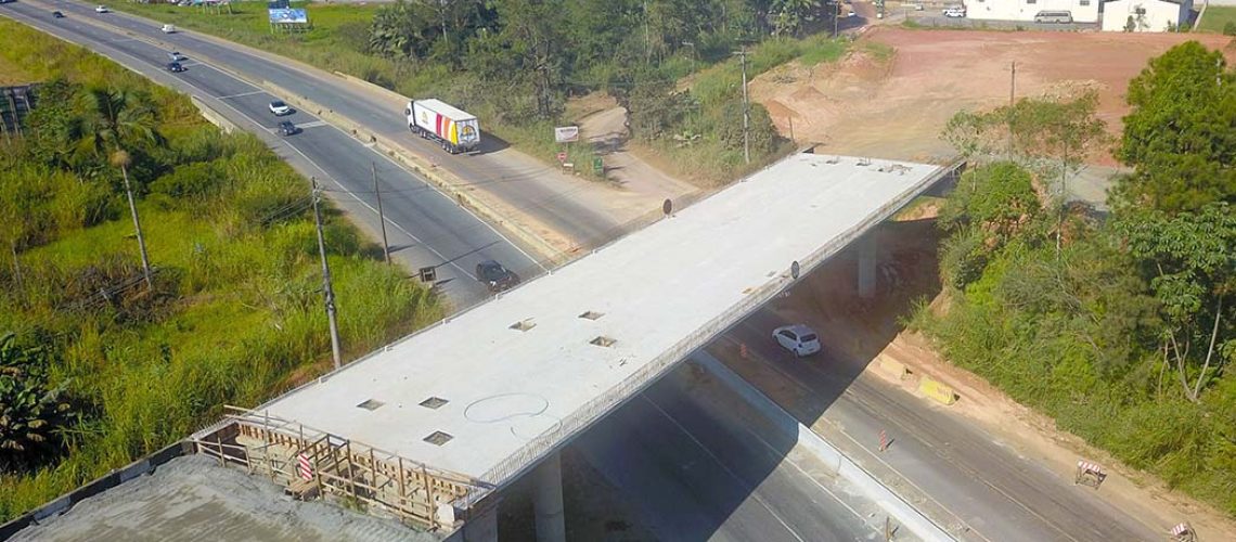 Viaduto em construção na BR 470/Foto: Ricardo Saporiti