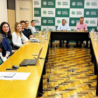 Reunião realizada na sede do Sistema Faesc/Senar contou com a presença de representantes de entidades e instituições parceiras. (Foto: Silvania Cuochinski/MB Comunicação)