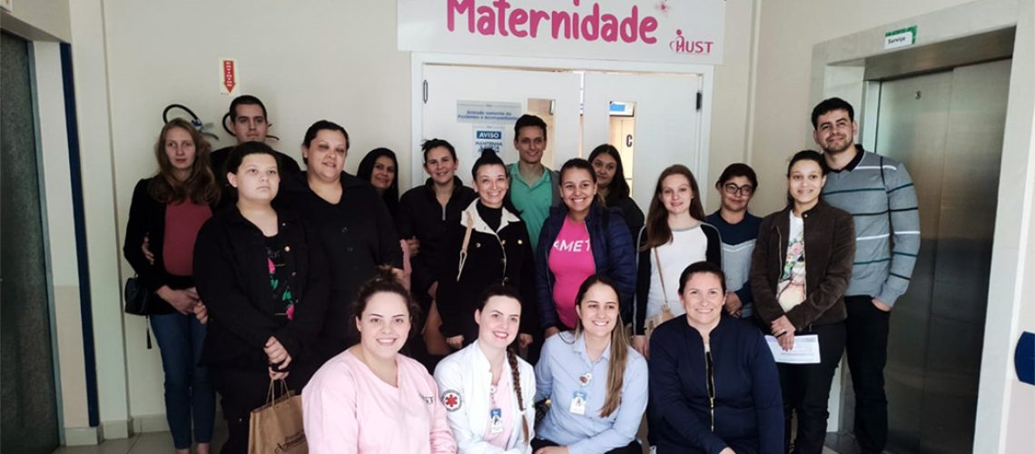 Gestantes de Treze Tílias visitam a maternidade do HUST em Joaçaba