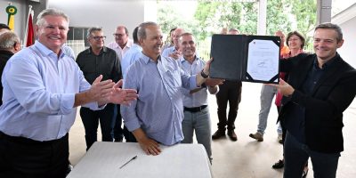 Governador assina ordem de serviço para pavimentação da SC-451 entre Frei Rogério e Fraiburgo