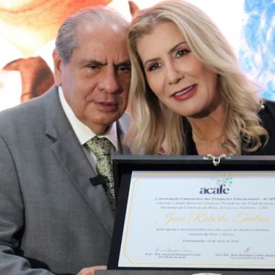 José Roberto Tadros, Presidente da CNC, é homenageado com o Título Honoris Causa concedido pela Acafe