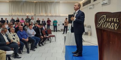 Jorginho Mello participa de encontro com lideranças em Fraiburgo