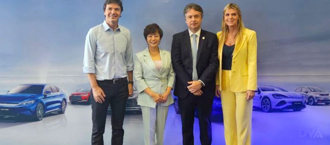 Mobilidade elétrica em Santa Catarina é pauta de reunião com executivos da BYD