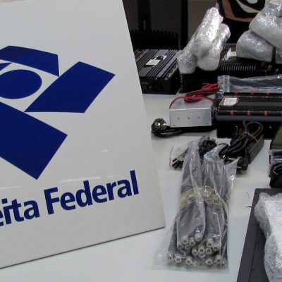 Receita Federal doa bloqueadores de sinal de celular para presídios do Estado de Santa Catarina